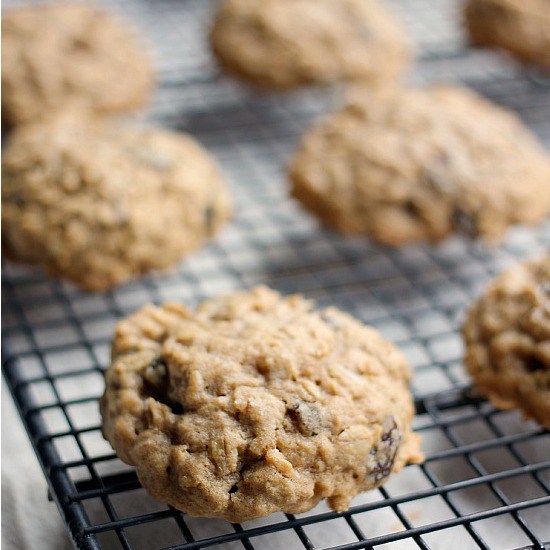 Simple and Fast Oatmeal Raisin Cookie Recipe