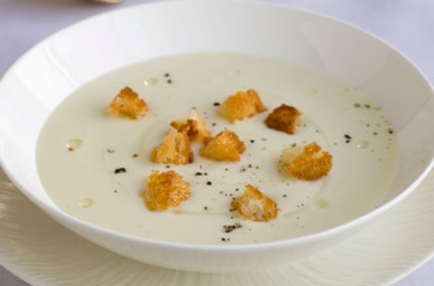 Gordon Ramsay’s Cream of Cauliflower Soup Recipe (Easy!)