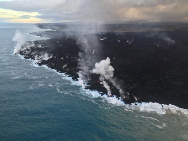 Lava Continues Oozing Into Ocean Near Ahalanui & Kapoho